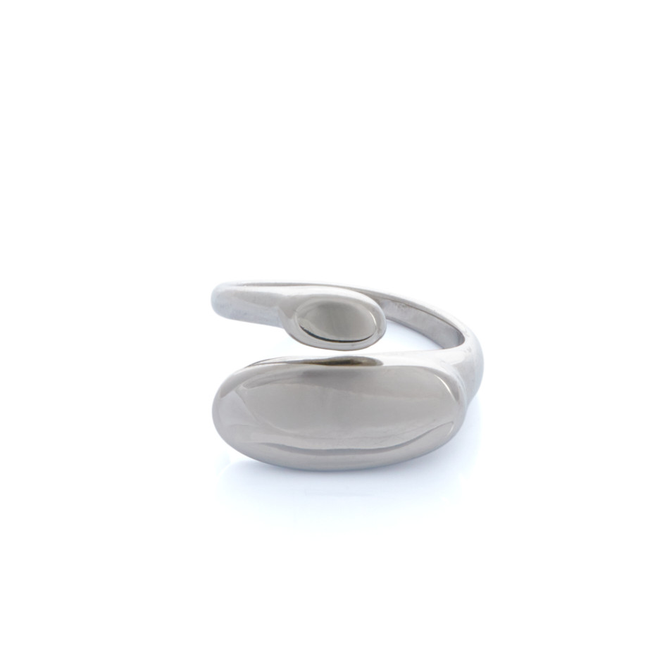 Anillo geométrico plateado