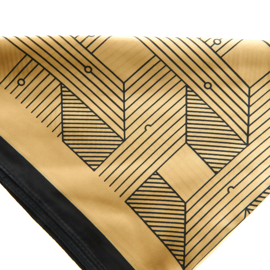 Pañuelo escala marrón y negro