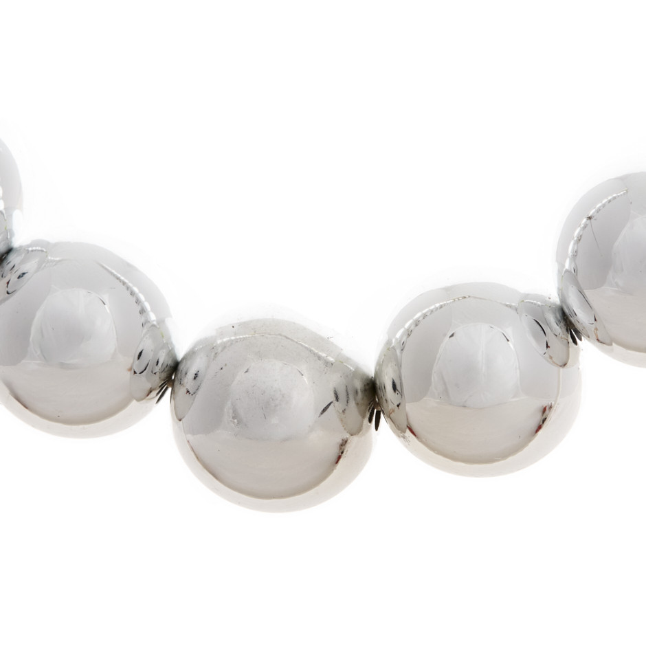 Collar ball plateado