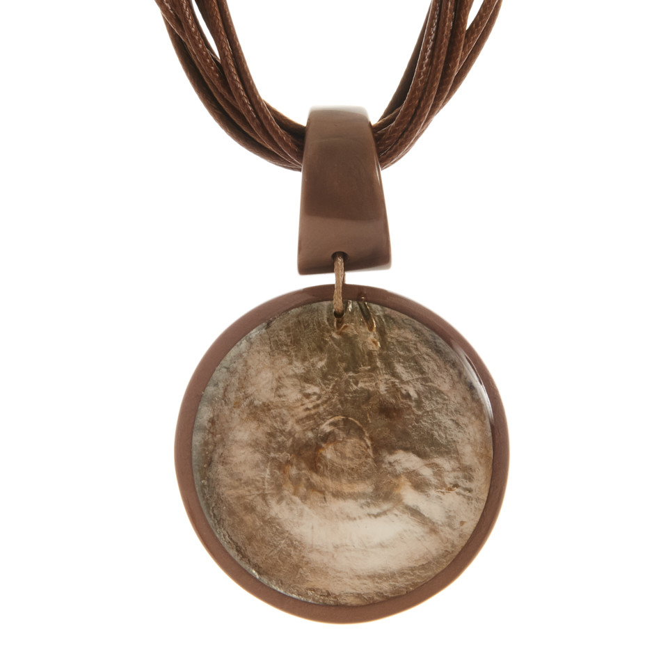 Collar cordón y pieza marrón