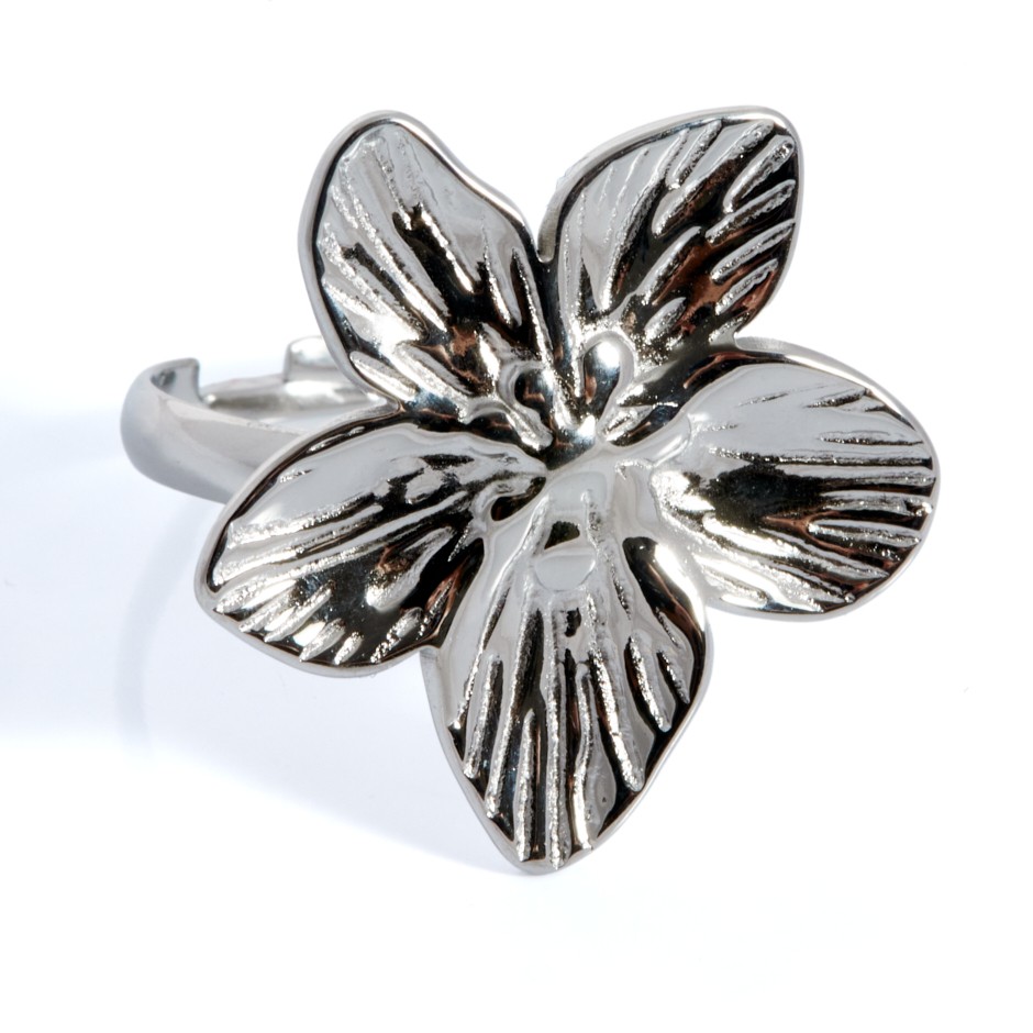 Anillo flor plateado