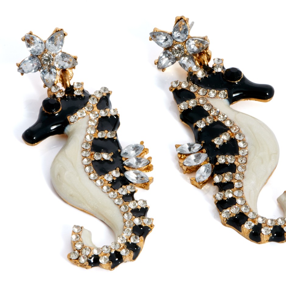 Pendiente caballito negro