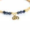 Pulsera cadena dorada y bolitas azul espiral