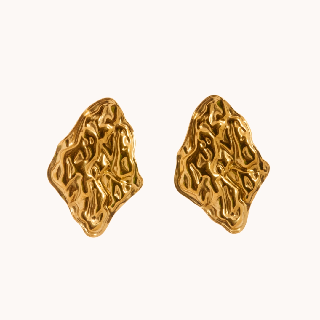 PENDIENTE IOS PLACA DORADO